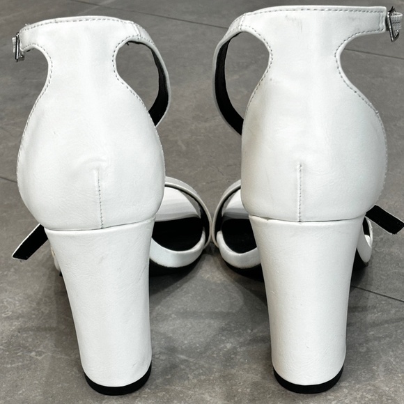 Madden Girl "Beella" Sandals - White Size 5 - Picture 8 of 10